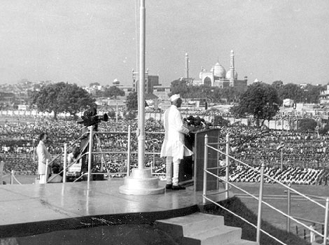 1977 Murarji Desai the first non-congress Prime Minister at Red Fort on Independence Day